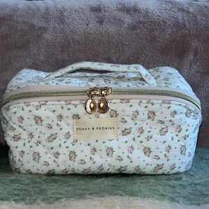 Poppy & Peonies Quilted Winter Floral Make-up Bag